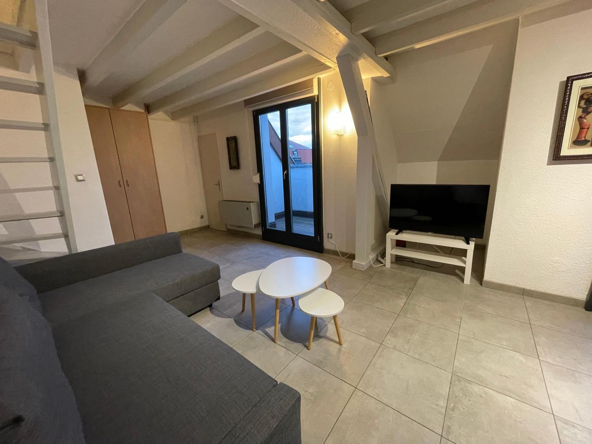 Fathala - Appartement Lumineux En Dernier Etage - Face A La Gare Routiere Sarrebourg Esterno foto