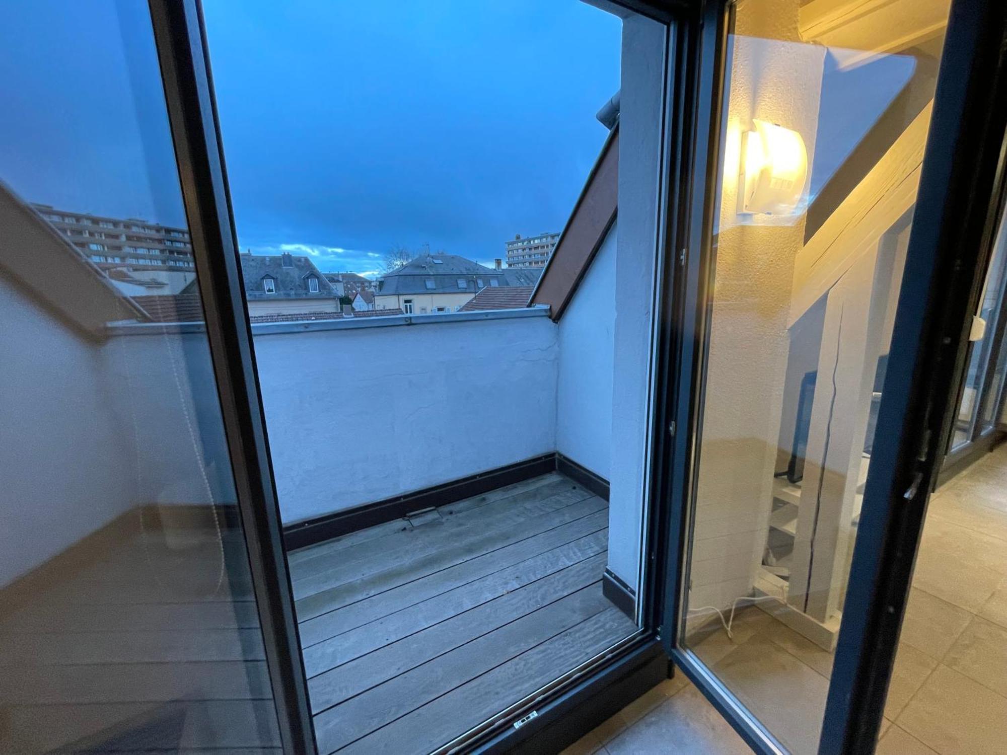 Fathala - Appartement Lumineux En Dernier Etage - Face A La Gare Routiere Sarrebourg Esterno foto