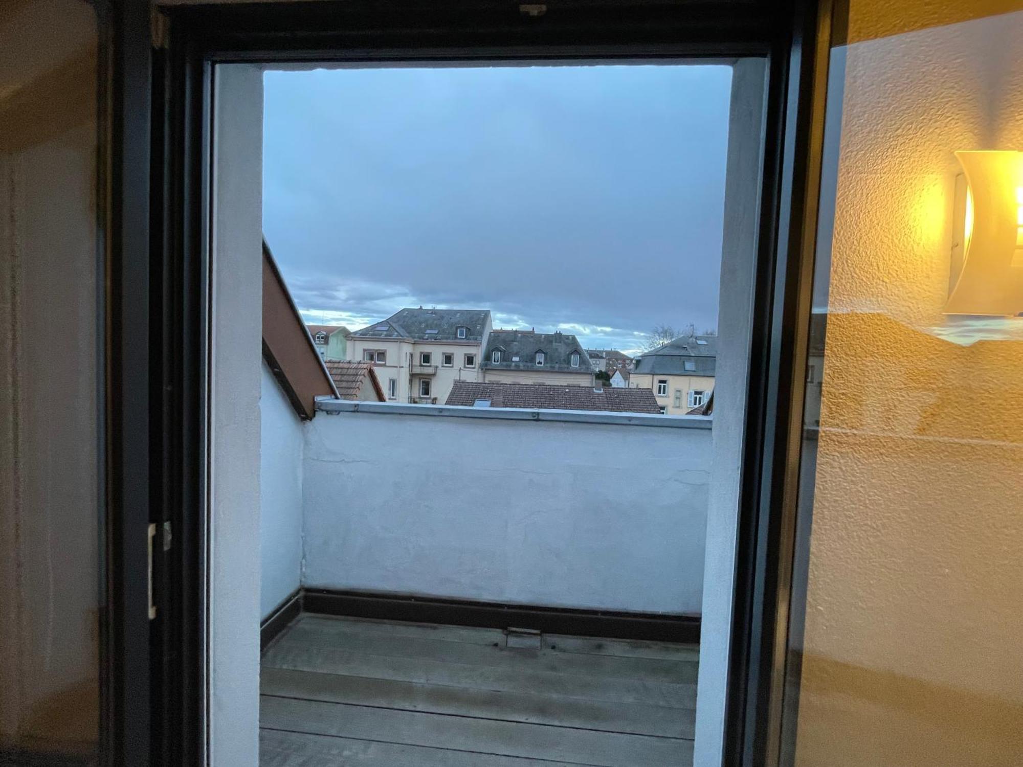 Fathala - Appartement Lumineux En Dernier Etage - Face A La Gare Routiere Sarrebourg Esterno foto